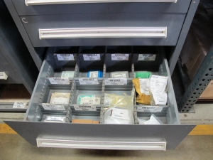 STANLEY VIDMAR HEAVY DUTY 5-DRAWER PARTS CABINET W/ CONTENTS (W-50) LOADING & HANDLING FEE $25-